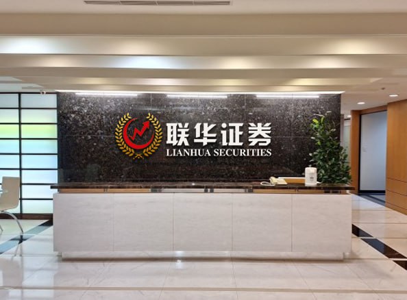 《51配资》深度解码：杠杆游戏背后的风险与机遇——对话金融分析师陈默